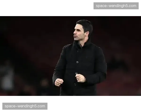 战术博弈：阿尔特塔如何用边后卫内收限制住了B费的发挥