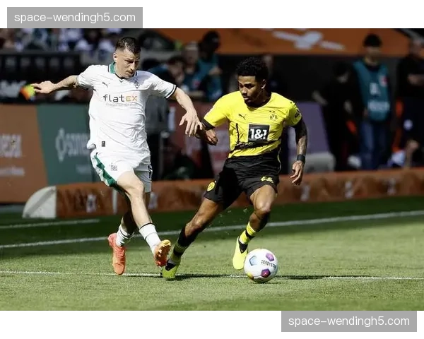 全场比赛结束，多特蒙德2-1逆转门兴，保留争四希望